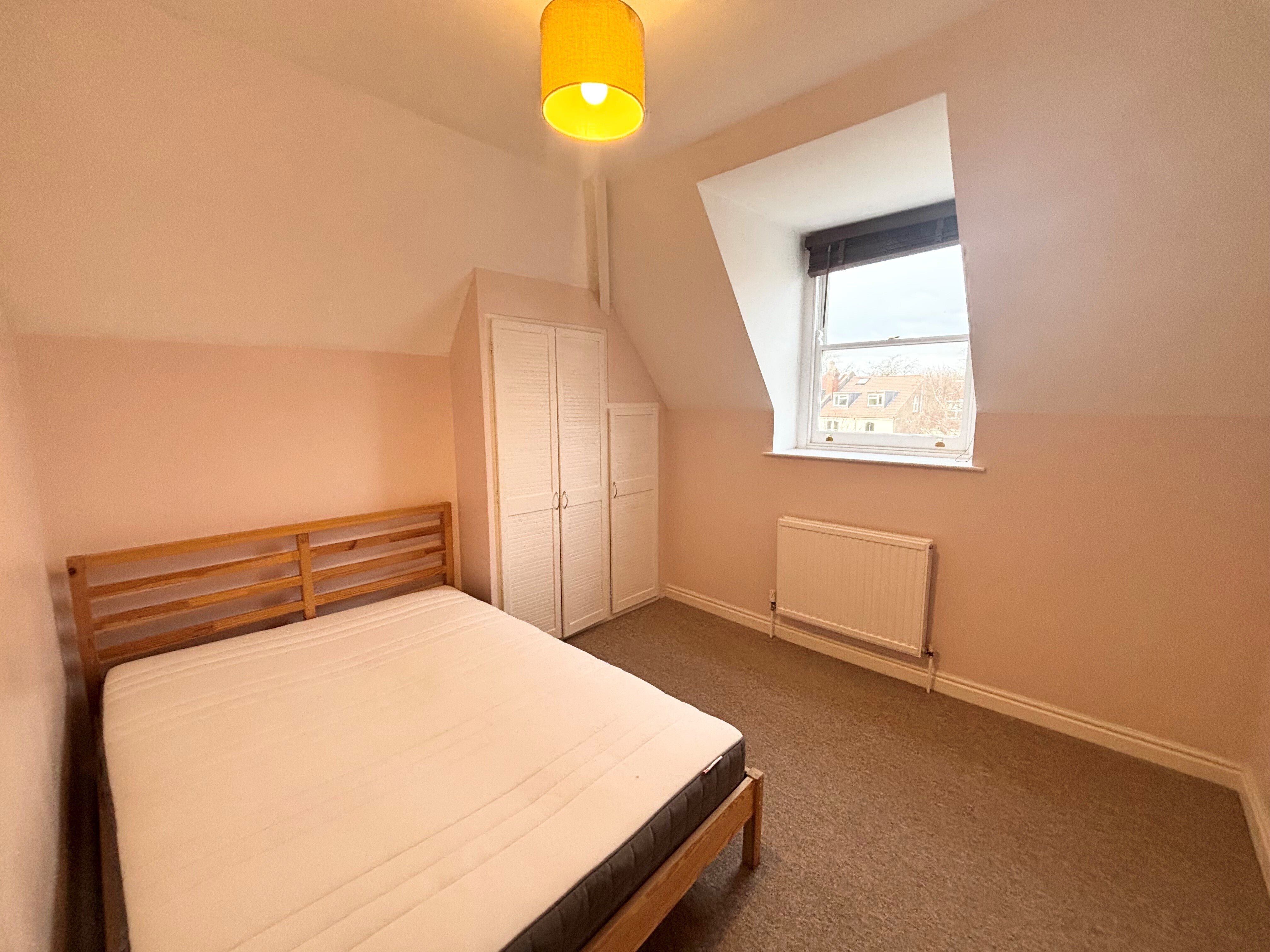 Flat Woodstock Road in Bristol