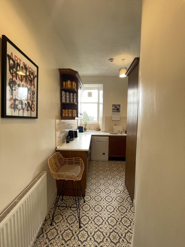 Room Edgehill Lane in Glasgow