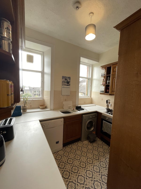 Room Edgehill Lane in Glasgow