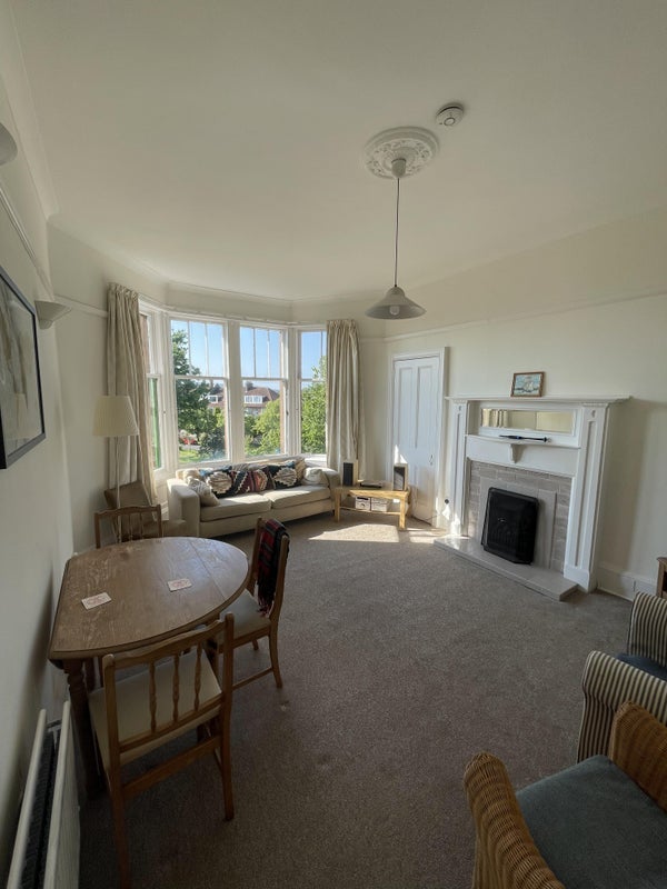 Room Edgehill Lane in Glasgow