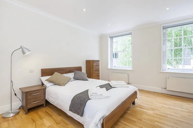Flat Goldhawk Road in Greater London
