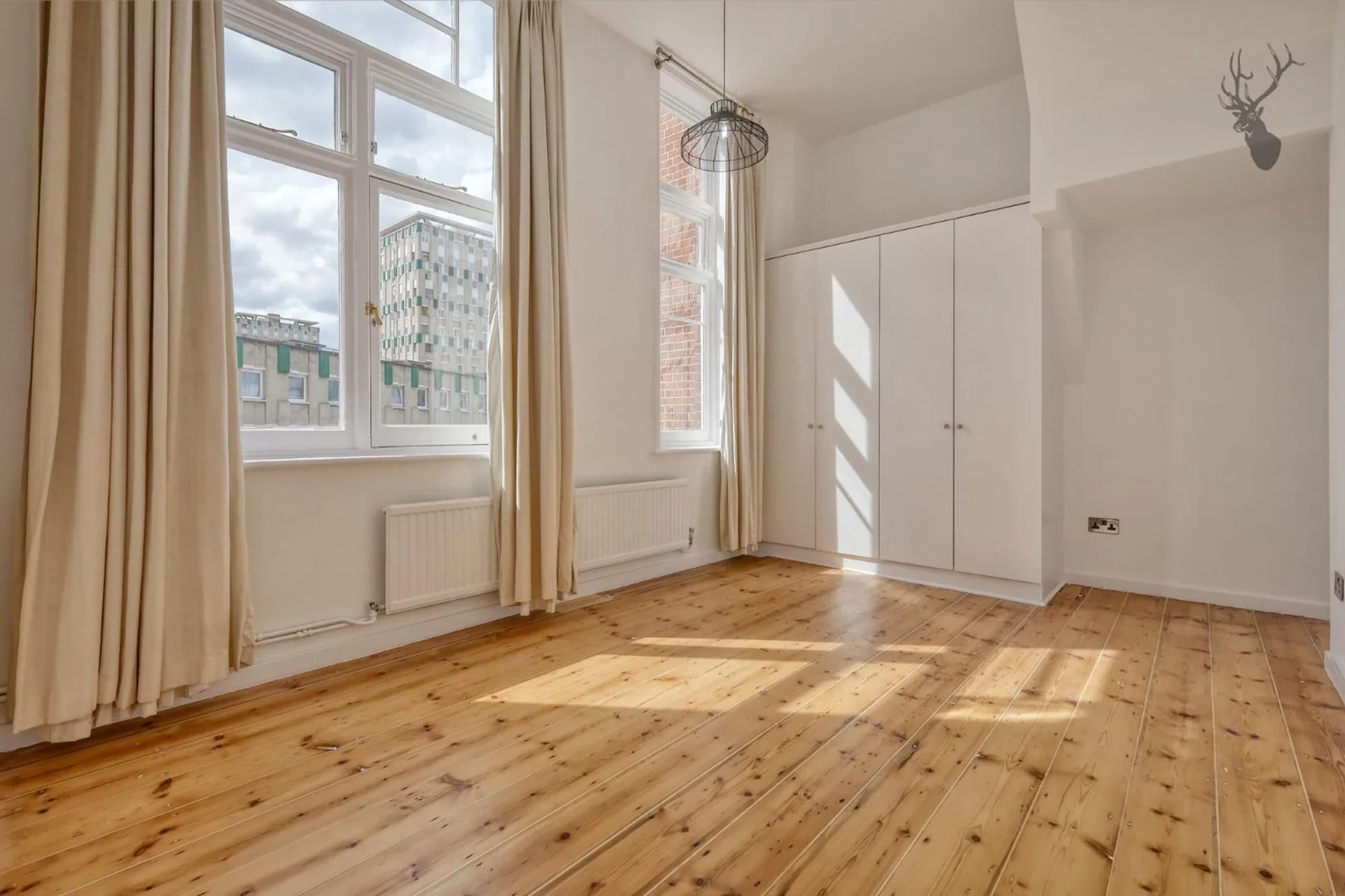Flat Court Yard in Greater London