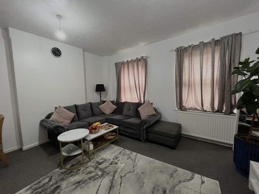 Flat Bullar Street in Southampton