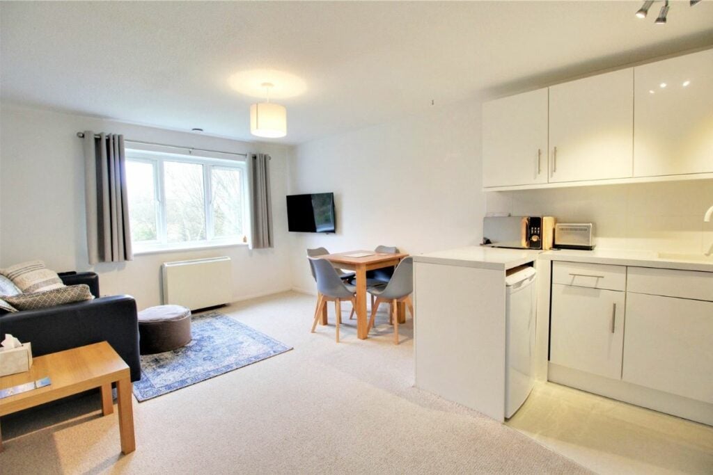 Flat Swan Way in Hart