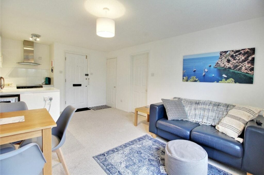 Flat Swan Way in Hart