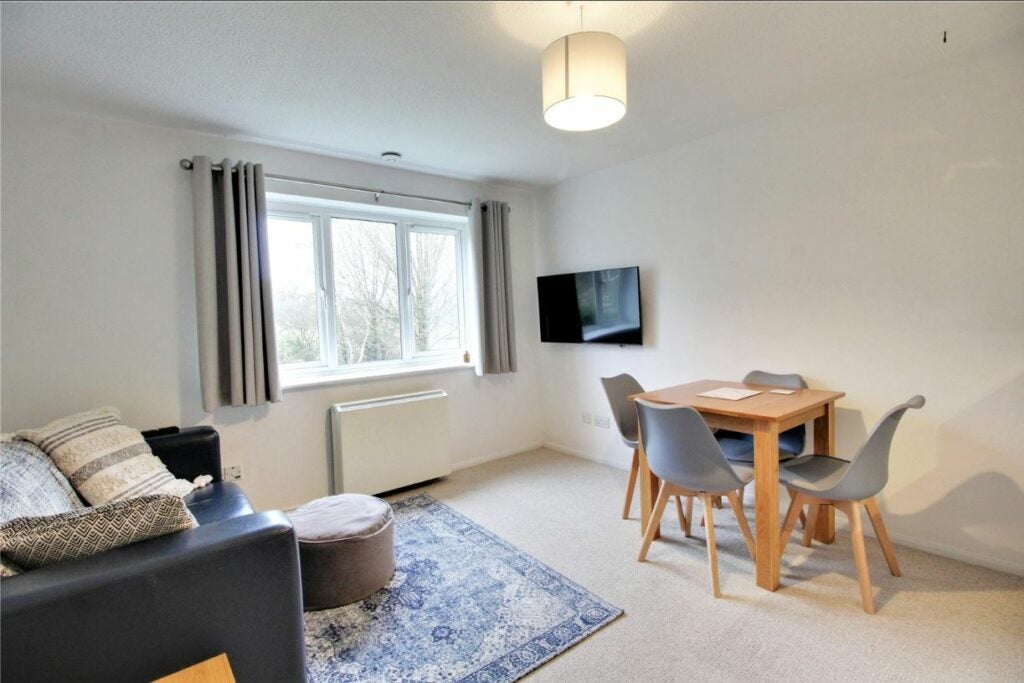 Flat Swan Way in Hart