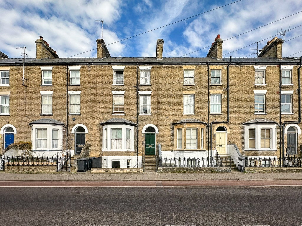 Room Hills Road in Cambridge