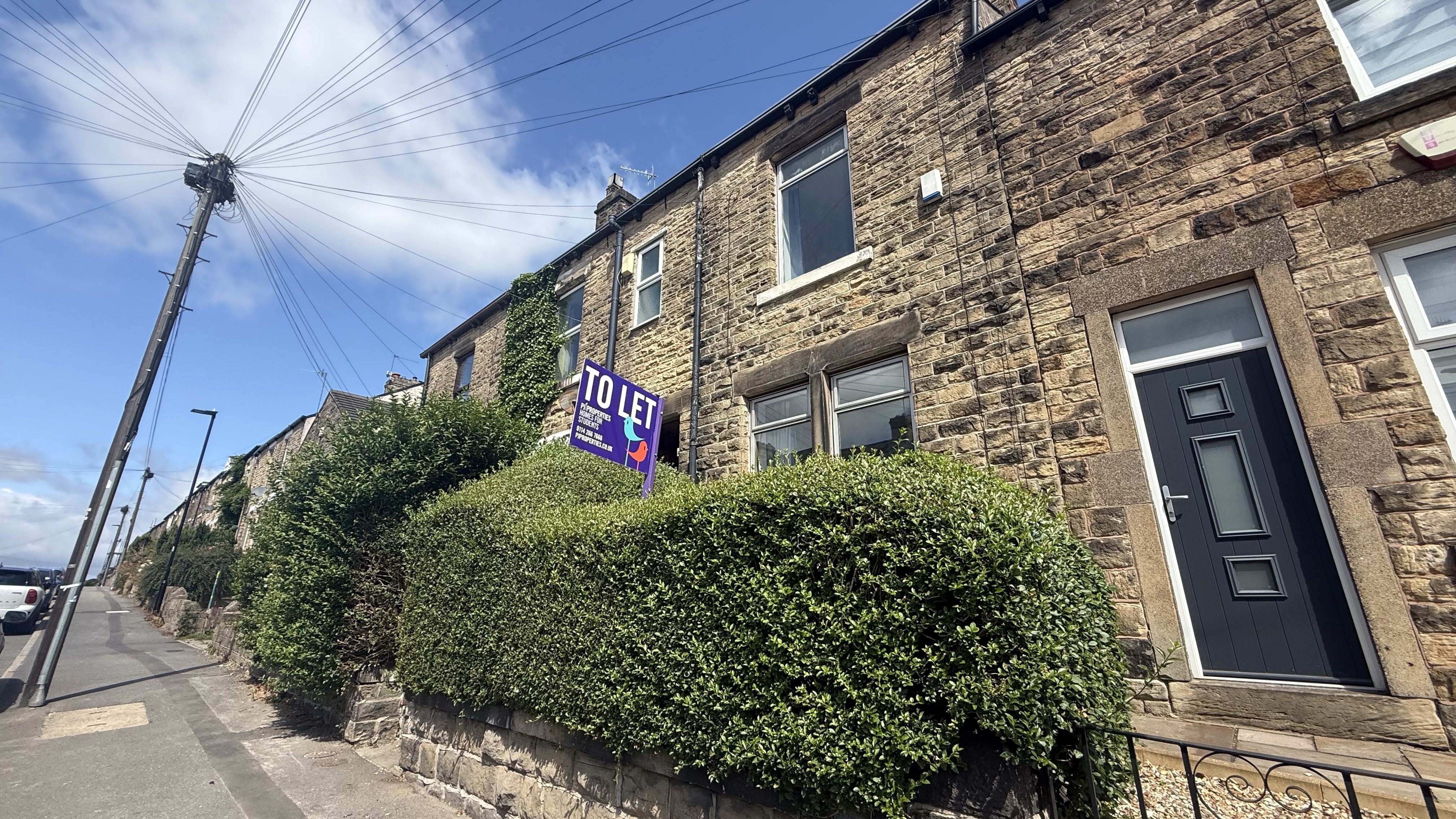 Room Toftwood Road in Sheffield