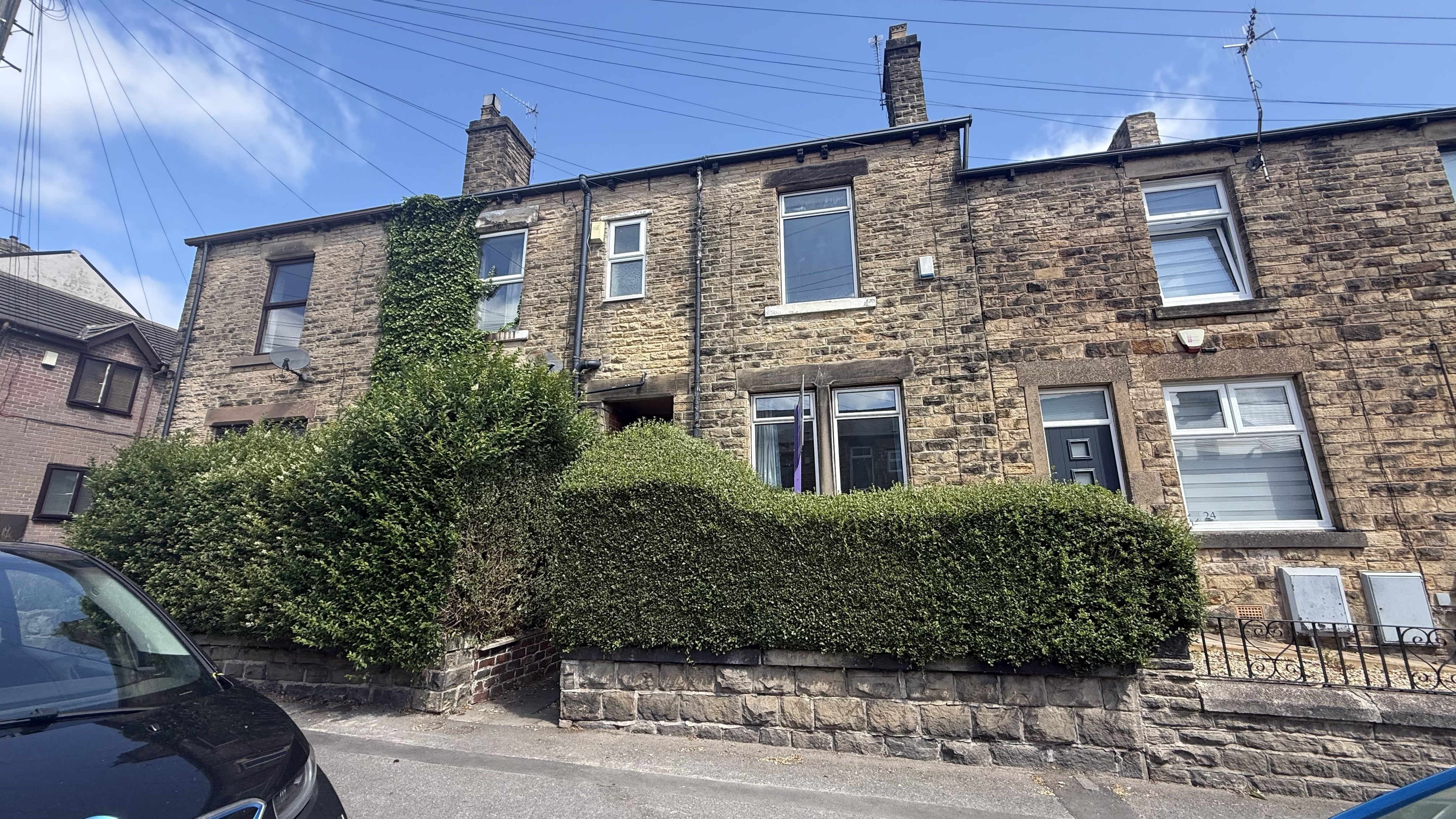 Room Toftwood Road in Sheffield