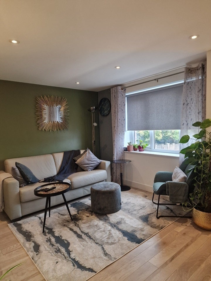 Flat Windmill Place in Greater London