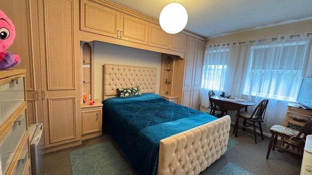 Flat Hampton Road in Greater London