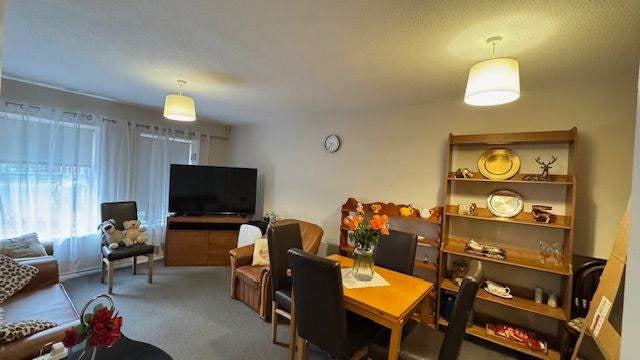Flat Hampton Road in Greater London