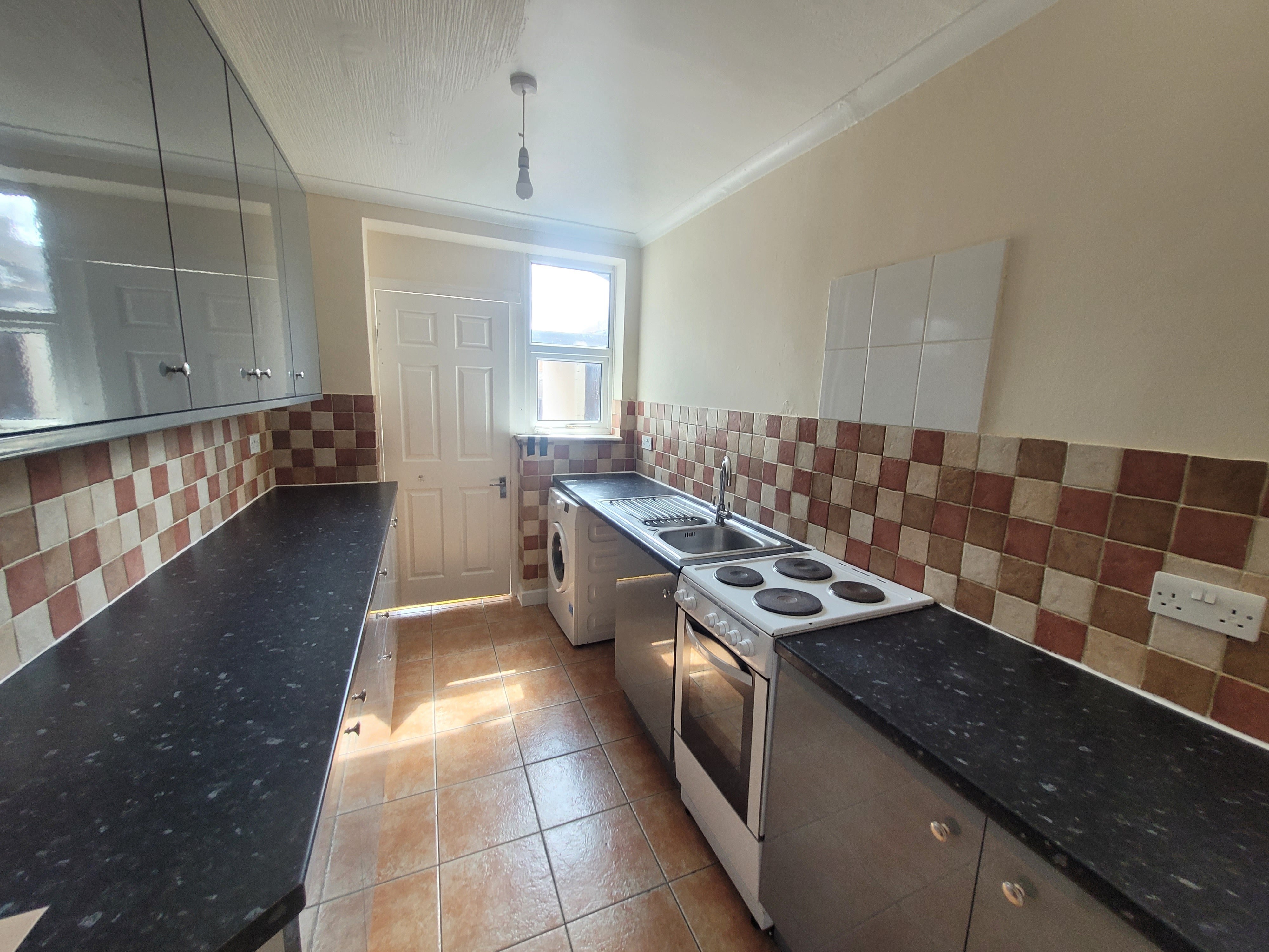 House Hetherington Close in Slough