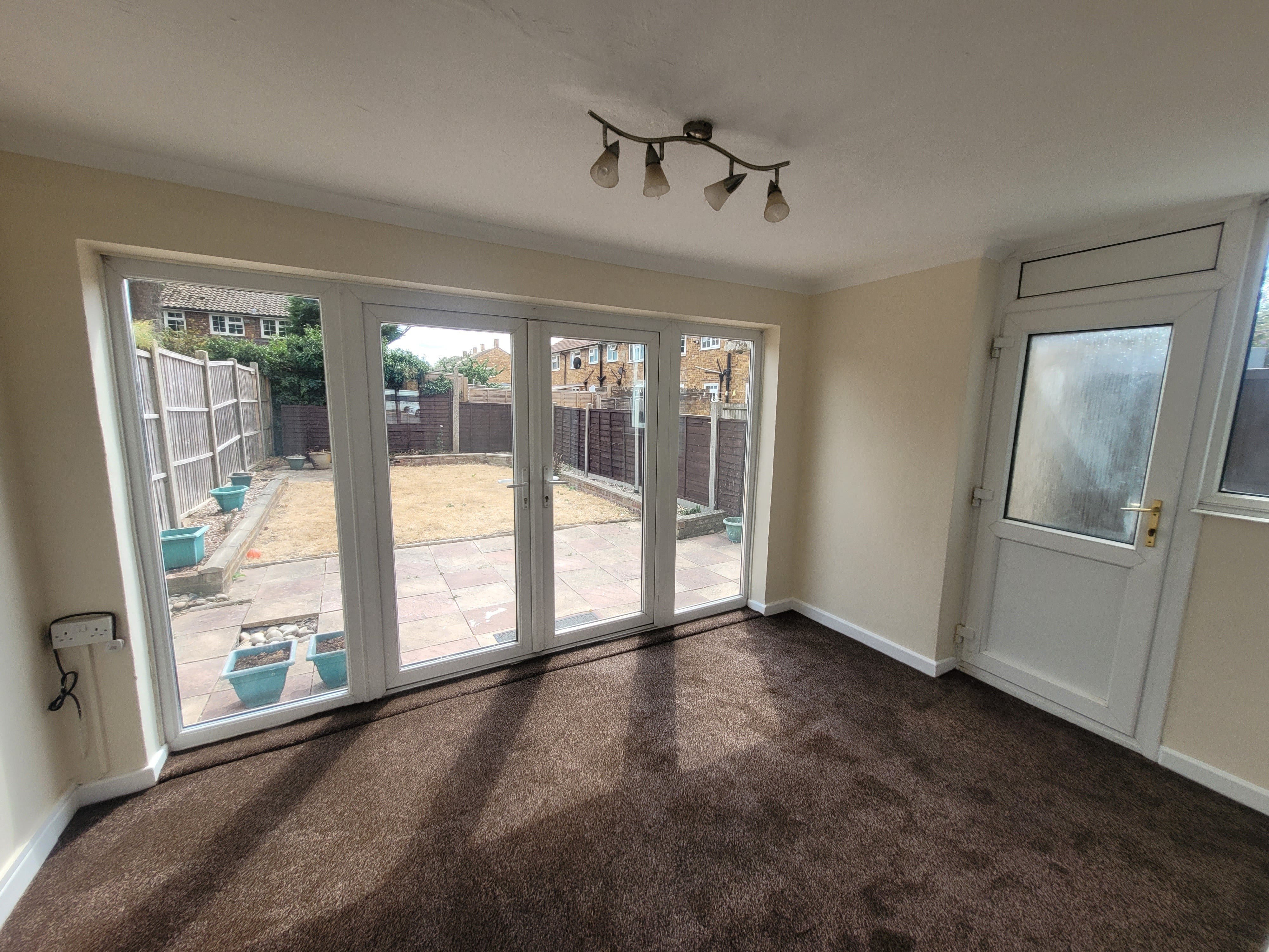House Hetherington Close in Slough