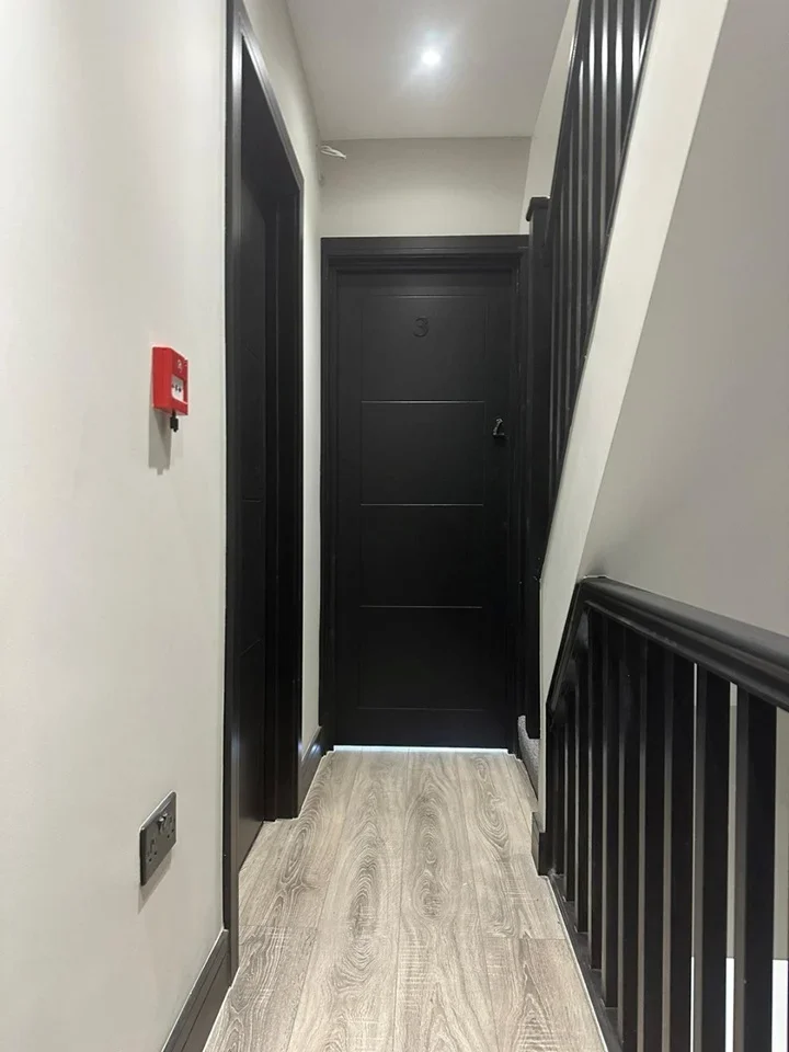 Flat Brookehowse Road in Greater London