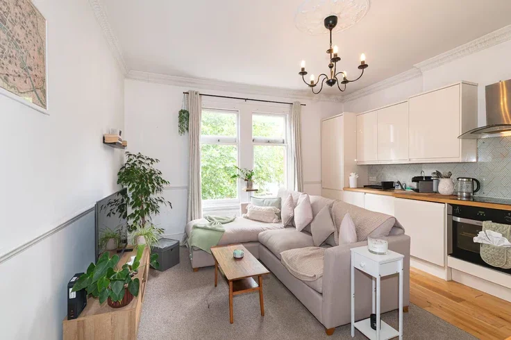 Flat Hamilton Road in Greater London