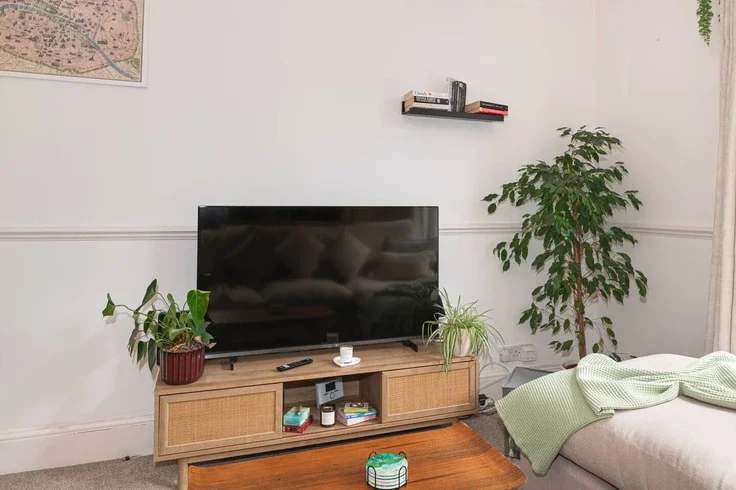 Flat Hamilton Road in Greater London