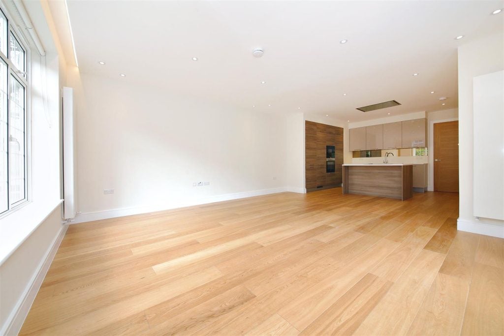Flat Beechcroft Avenue in Greater London