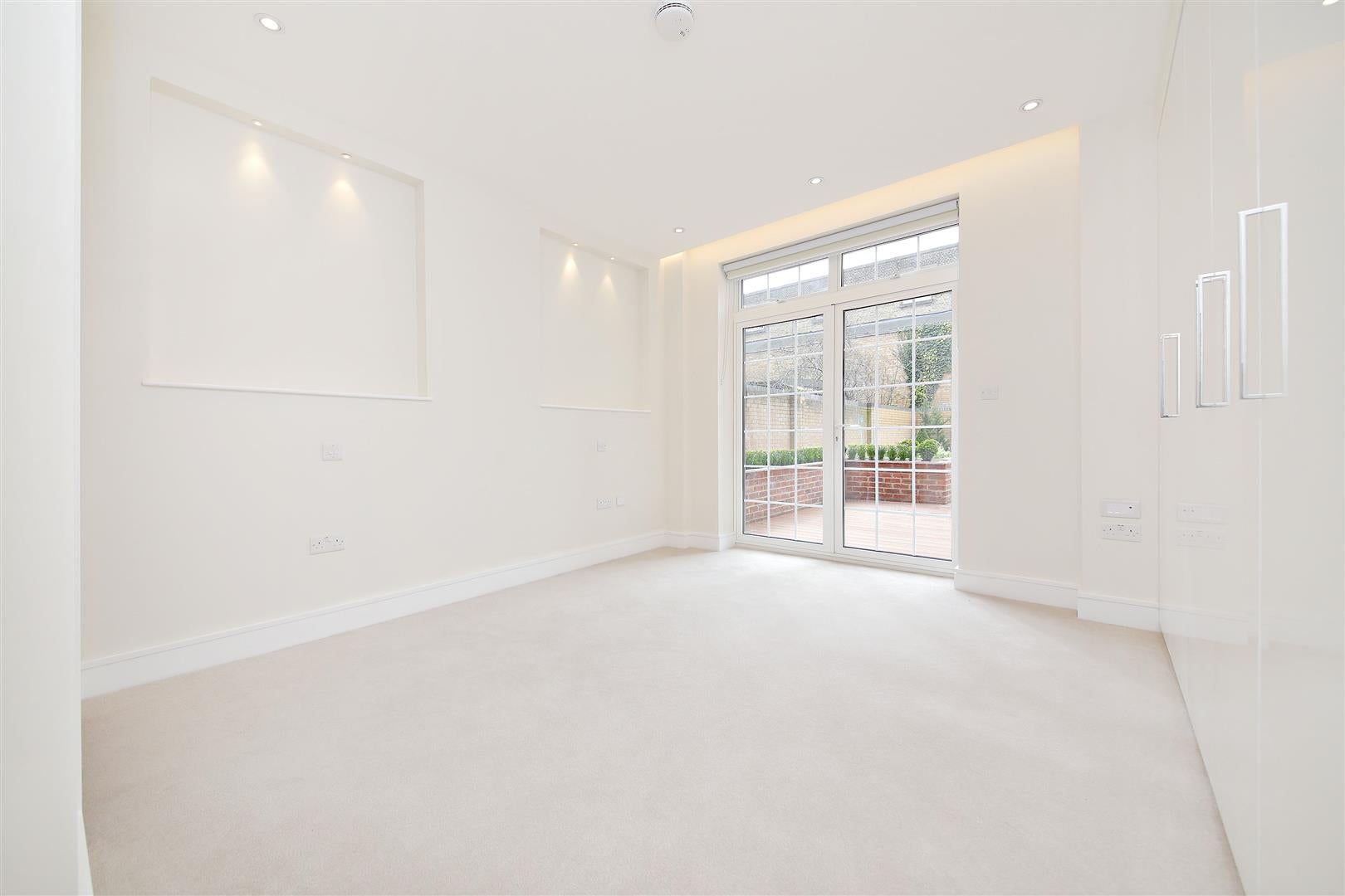 Flat Beechcroft Avenue in Greater London
