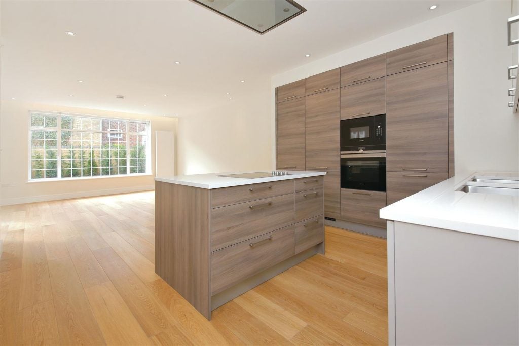 Flat Beechcroft Avenue in Greater London