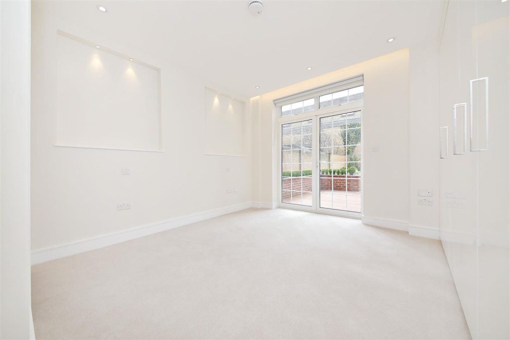 Flat Beechcroft Avenue in Greater London