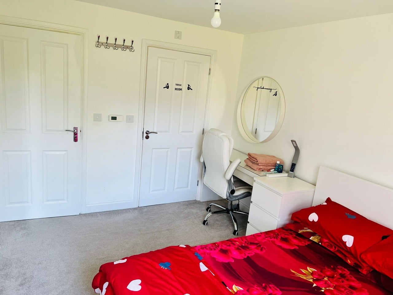 Flat Hutton Close in Newbury