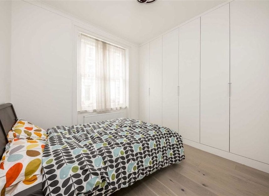 Flat Ifield Road in Greater London