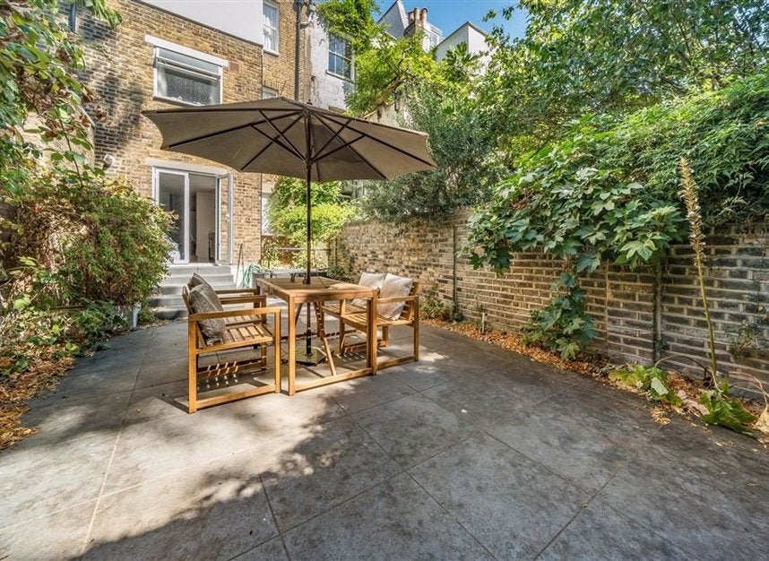 Flat Ifield Road in Greater London