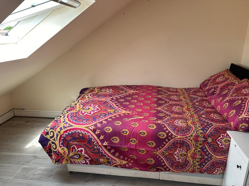 Room Arthur Road in Slough