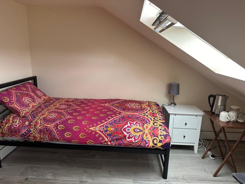 Room Arthur Road in Slough