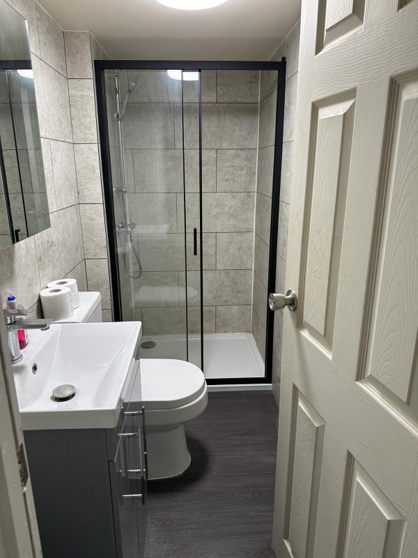 Room Arthur Road in Slough
