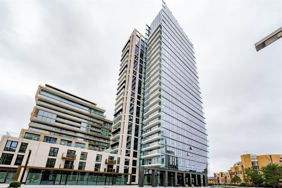 Flat Pennington Street in Greater London
