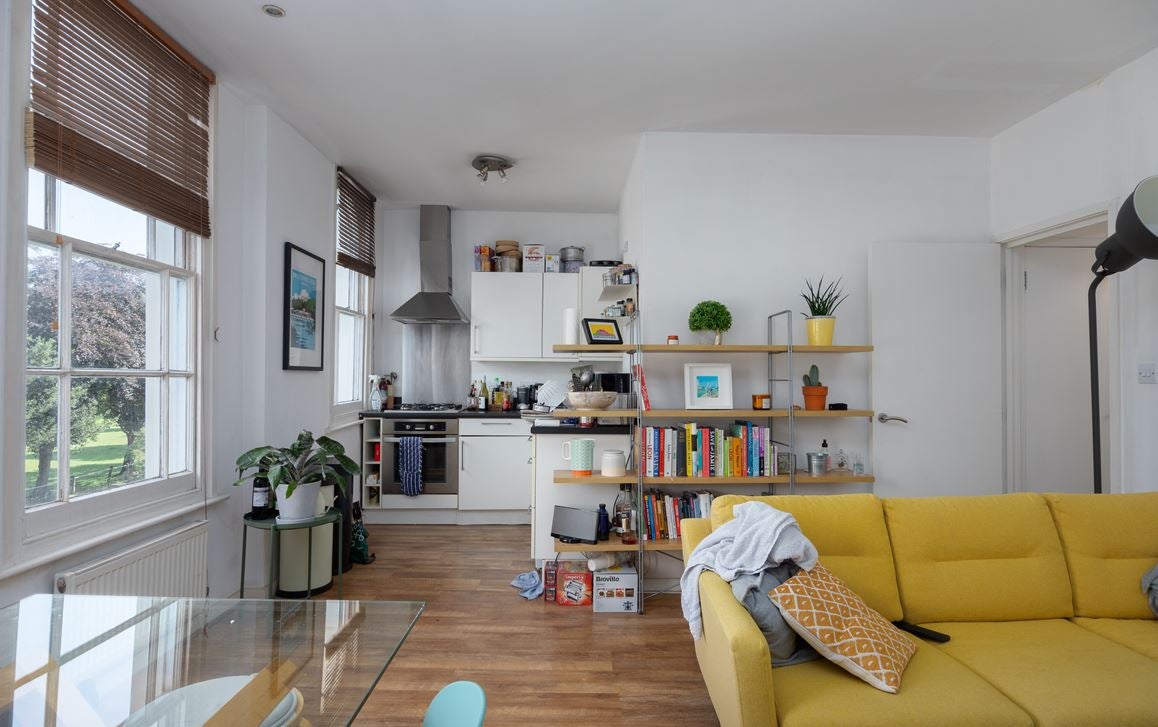 Flat St John's Crescent in Greater London