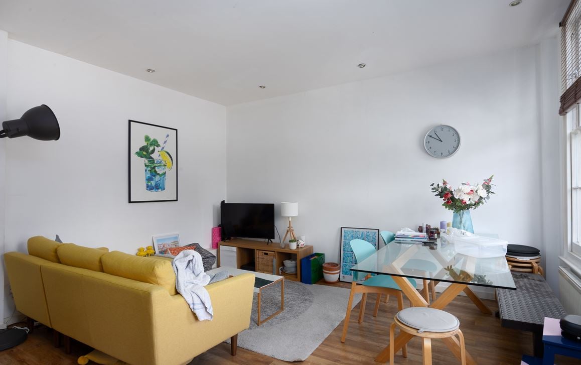 Flat St John's Crescent in Greater London