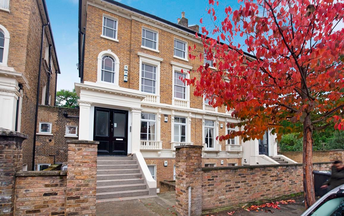 Flat St John's Crescent in Greater London