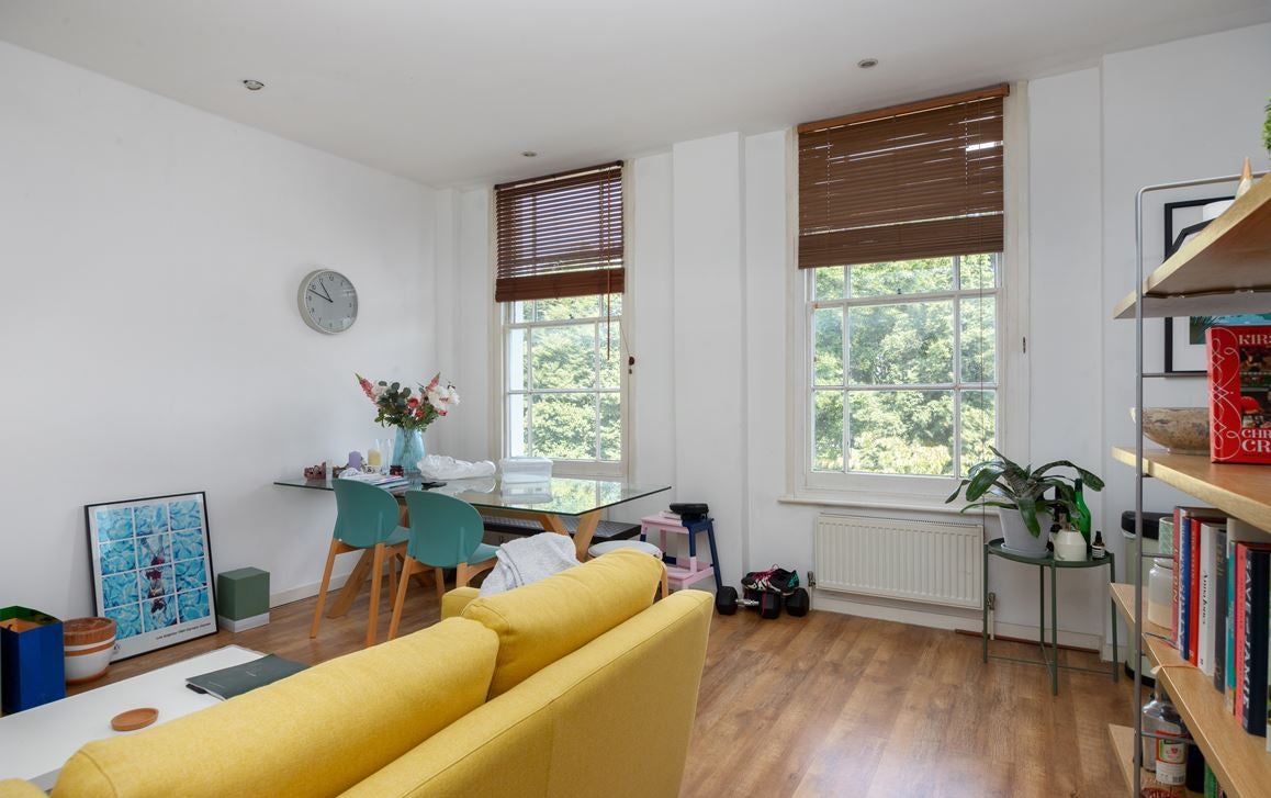 Flat St John's Crescent in Greater London