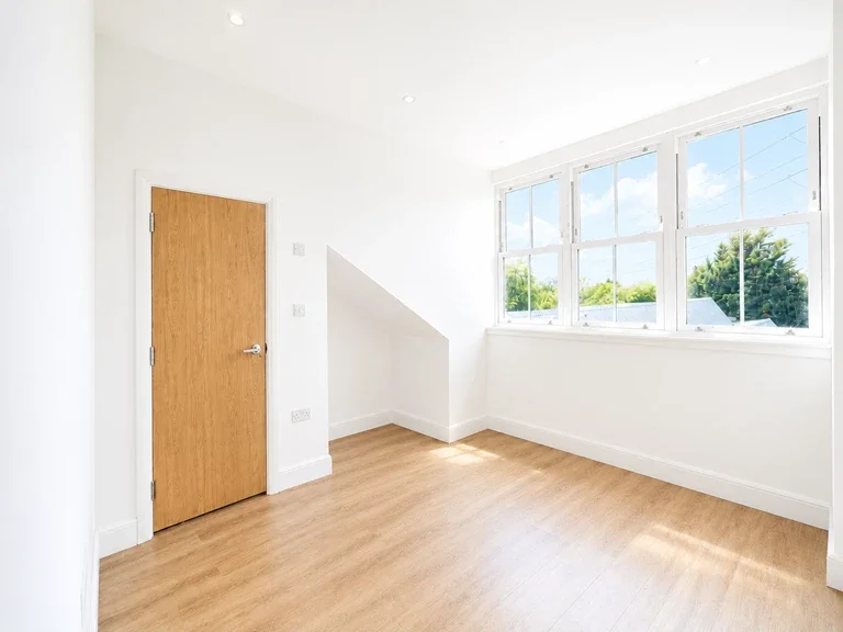 Flat Bushey Grove Road in Hertsmere