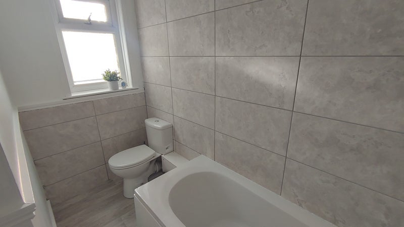 Room Cossington Road in Bristol