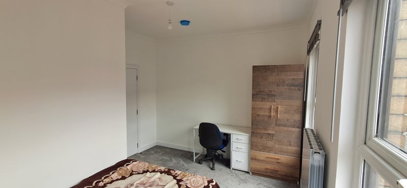 Room Gilroy Road in Liverpool
