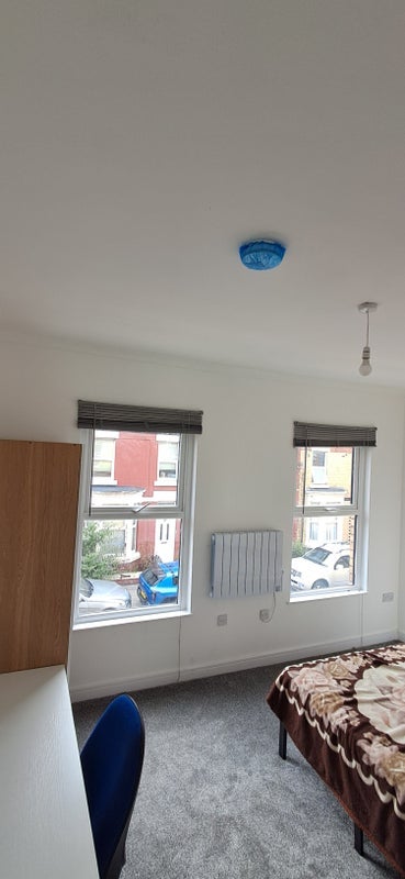 Room Gilroy Road in Liverpool