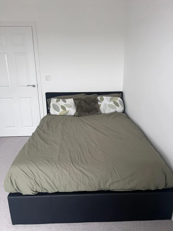 Room Stone Lodge Road in Dartford