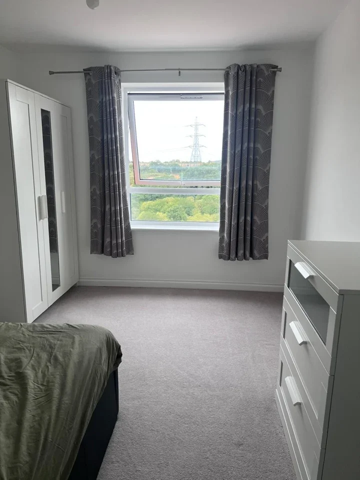 Room Stone Lodge Road in Dartford