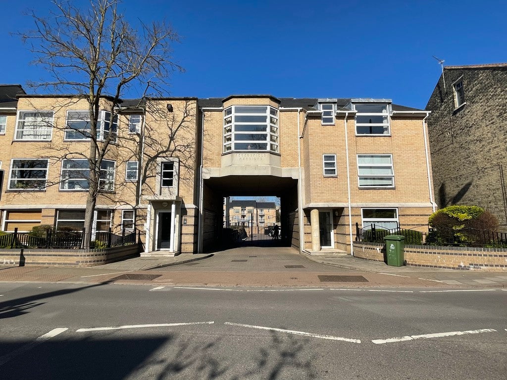 Flat Mortimer Road in Cambridge