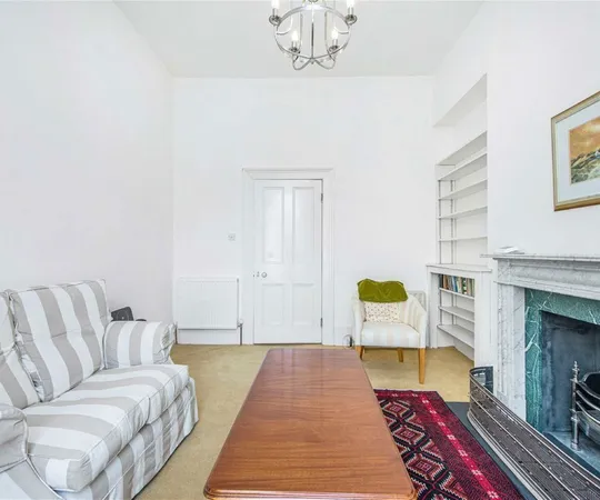 Flat Cumberland Street in City of Westminster