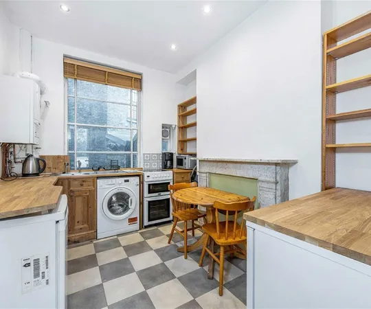 Flat Cumberland Street in City of Westminster