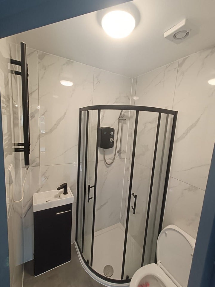 Room Winnock Road in Greater London