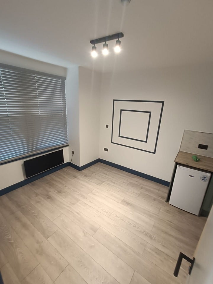 Room Winnock Road in Greater London