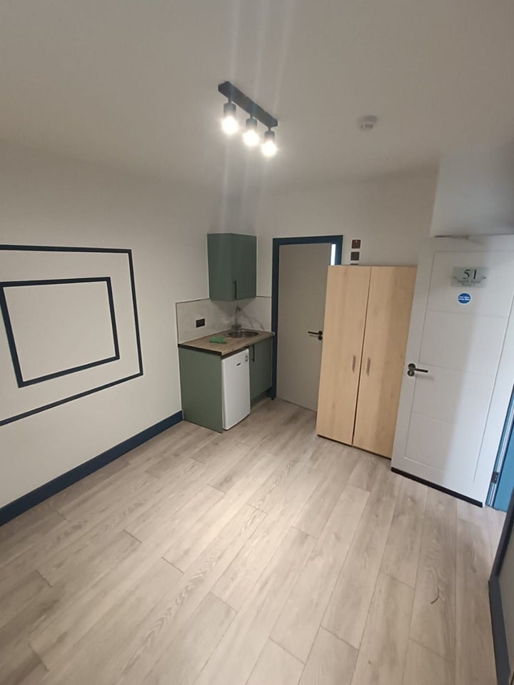 Room Winnock Road in Greater London