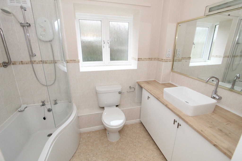 Flat Emblett Drive in Teignbridge