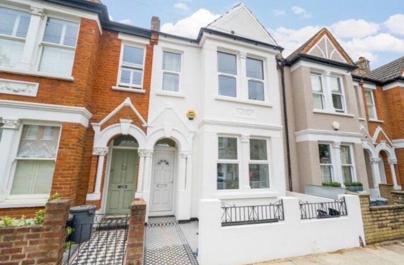 Room Strathville Road in Greater London